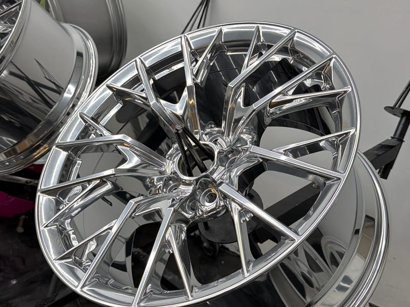 Polished Y-spoke wheel